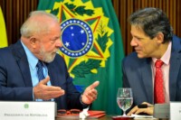 O presidente Luiz Inácio Lula da Silva (e) e o ministro da Fazenda, Fernando Haddad