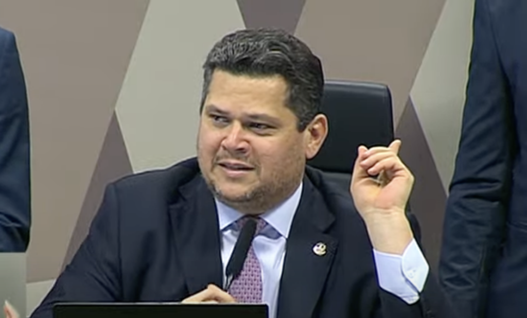 Davi Alcolumbre, presidente da CCJ - Foto via Senado Federal